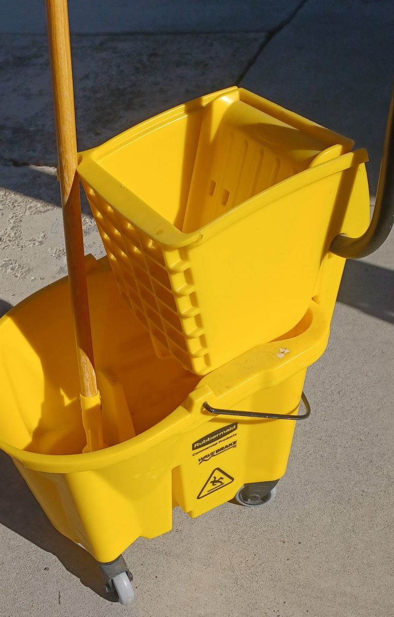 Rubbermaid Mop Bucket