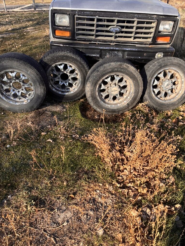 18 inch 8x6.5 Moto Metal Wheels