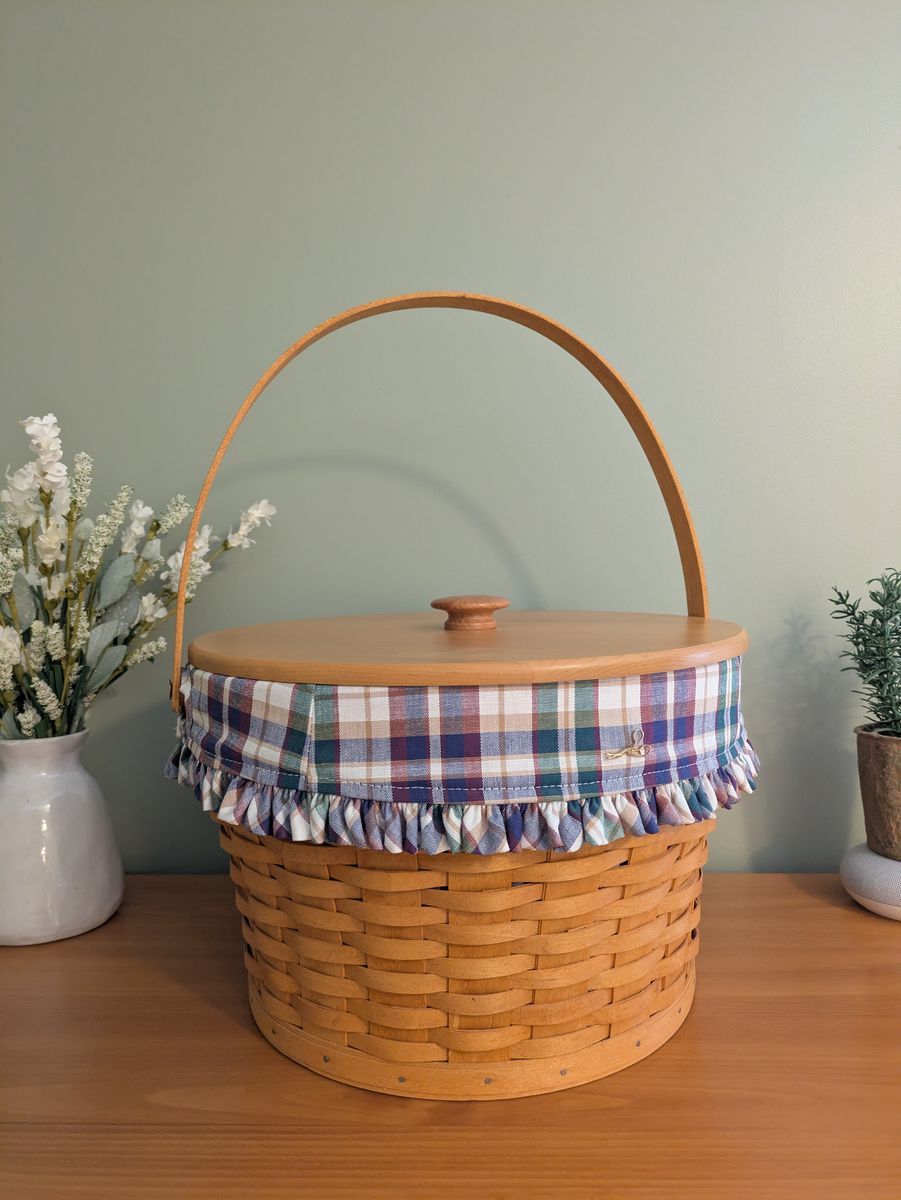Longaberger Round Basket with Wooden Lid and Fabric Liner