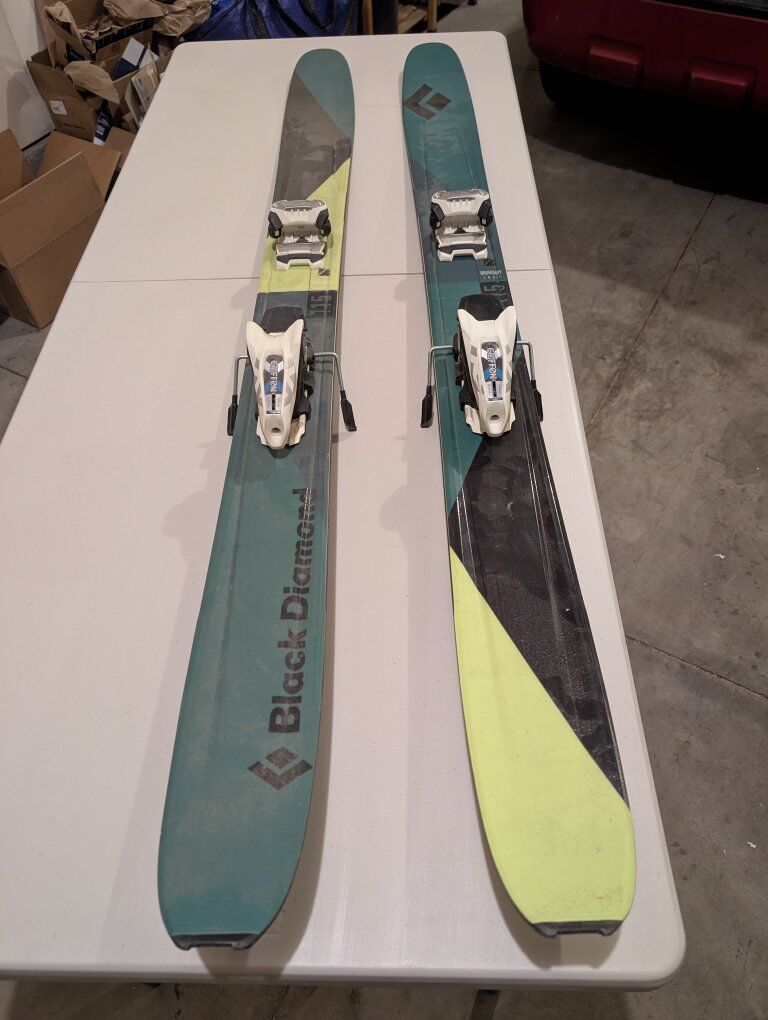 165cm Black Diamond powder skis on Marker Griffins