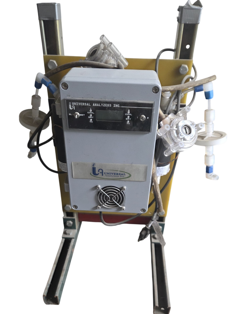 Universal Analyzers Model 530 Thermoelectric Gas Sample Cooler Conditioner