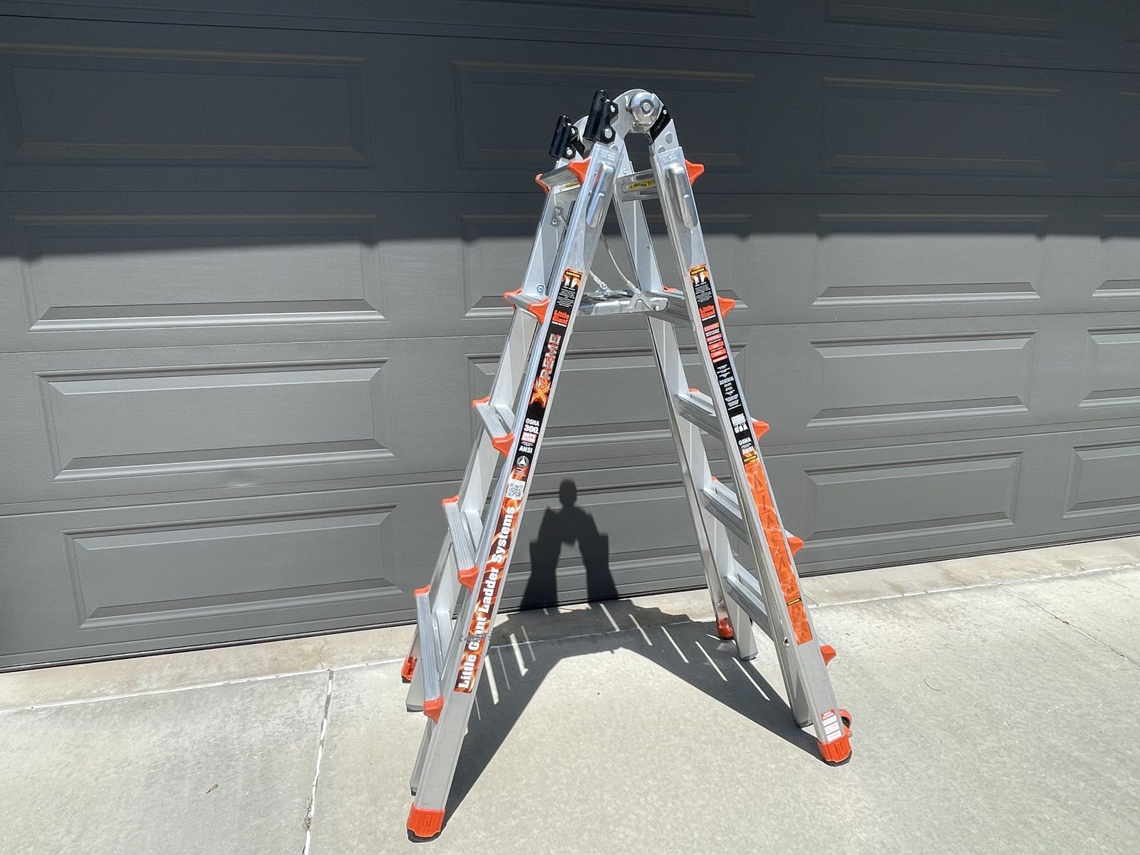 Little Giant Extreme M22 ladder with accessories