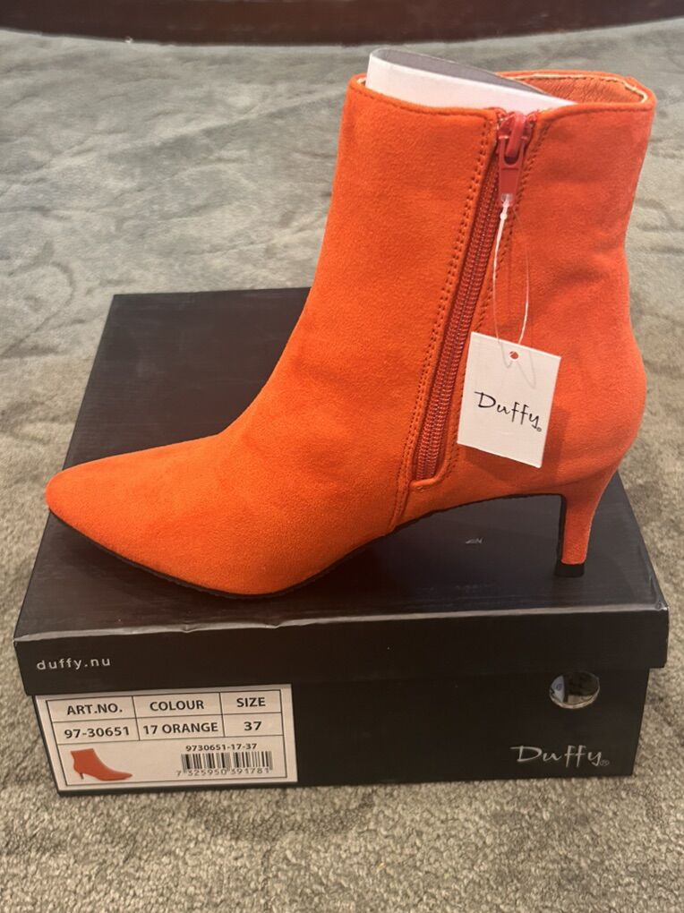 New Leather Boots Womens Shoes (Retail Over $100)