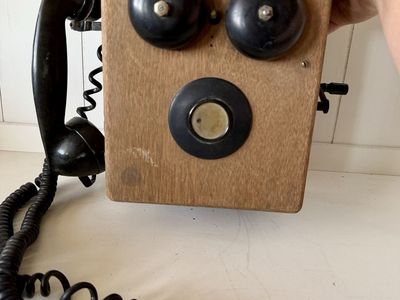 Vintage Wooden Wall Crank Telephone with Handset & Dual Bells – Rustic Display Decor