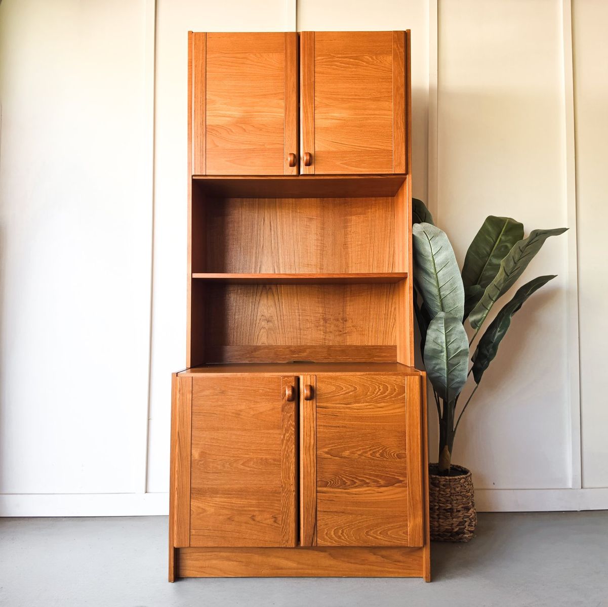 *FREE DELIVERY* Vintage Daish Teak Hutch/Bookshelf!
