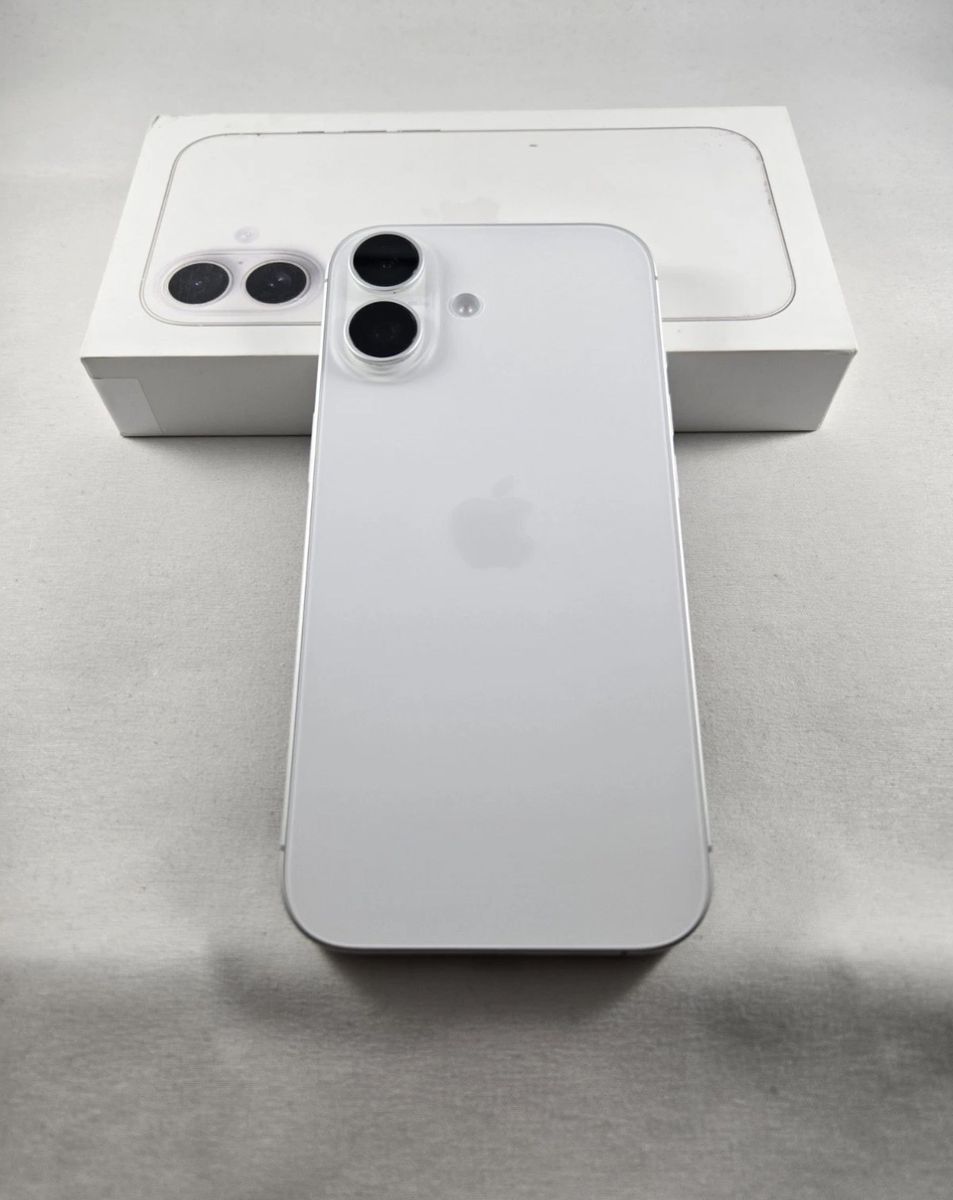 Like New Apple iPhone 17 256gb White