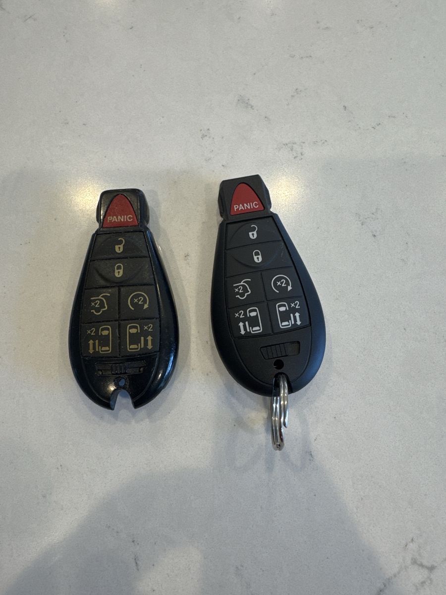 Dodge Chrysler Jeep Remote Key Fob Set of 2 M3N5WY783X 56046707AA Used