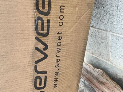 New in box twin 10 inch thick hybrid mattress.