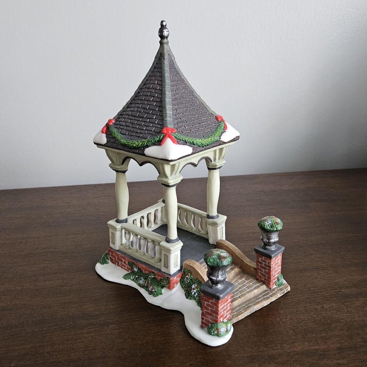 Heartland Valley Deluxe Gazebo Christmas Village