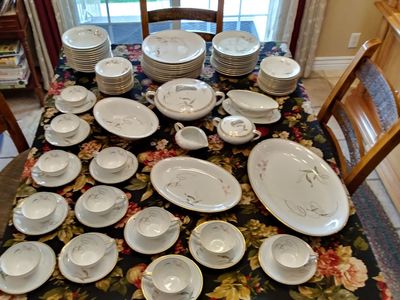 RC Japan Vintage Porcelain Dinnerware Set with Floral Swirl Pattern and Gold Trim