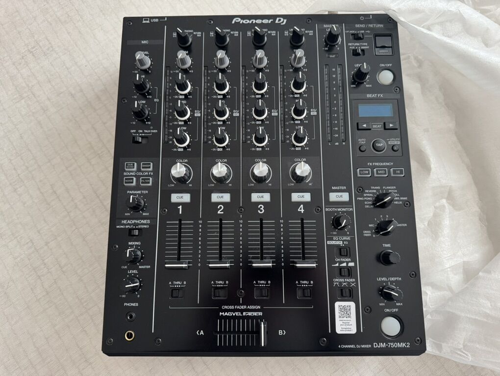 Pioneer DJM-750MK2 DJ Mixer