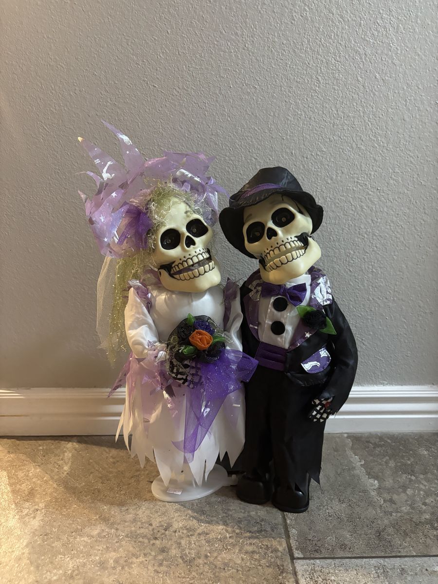 Newly Deads Bride & Groom Skeletons with animation and lights