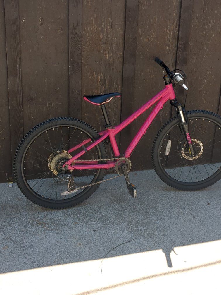 2016 Norco Storm 4.1 Girls 24" kids bike