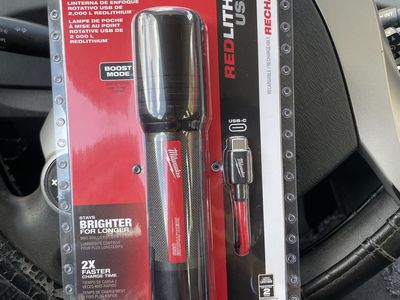Milwaukee REDLITHIUM USB 2,000L Slide Focus Flashlight (2162-21)