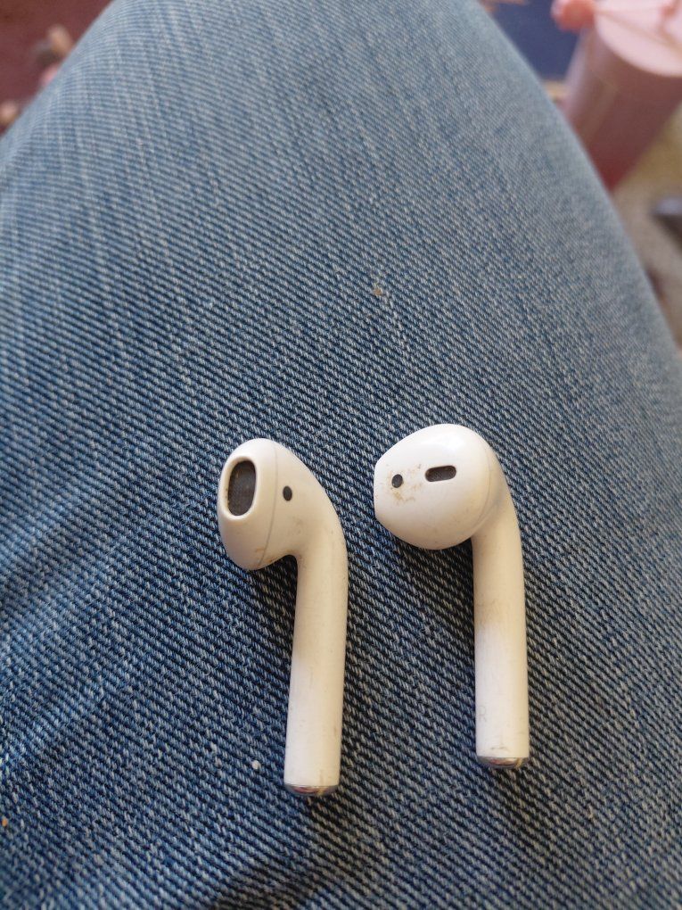 Used Apple AirPods with Charging Case & USB Cable - Wireless Earbuds