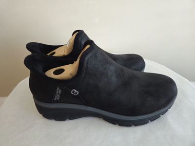NEW Skechers Hands Free Slip-ins – Women's Size 10