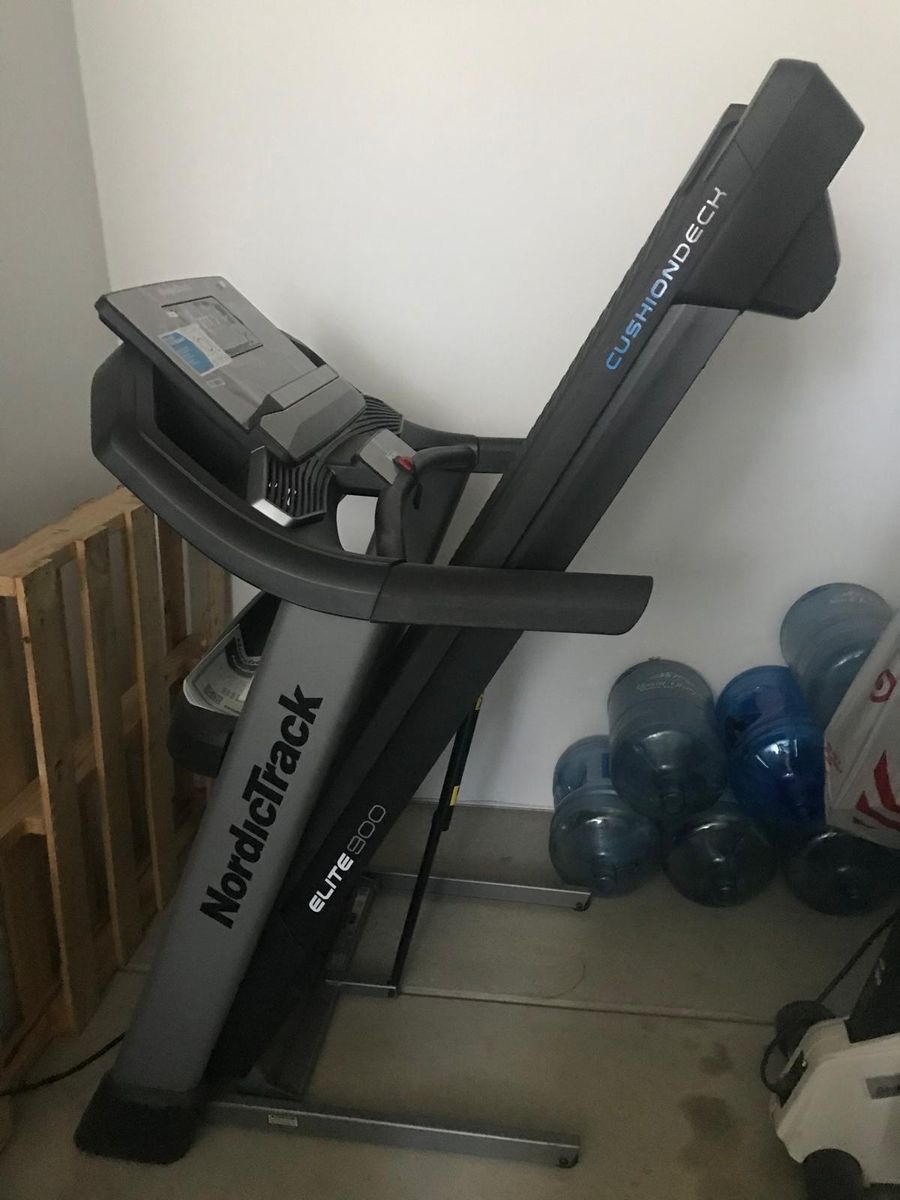 NordicTrack Elite 900 Treadmill – Excellent Condition