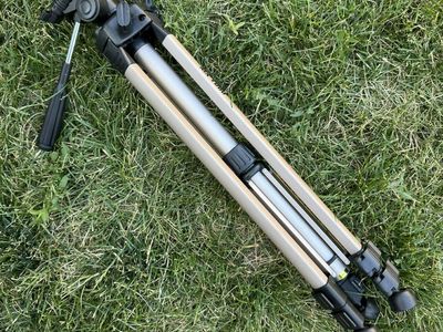 Quantaray MX 1000 Camera Tripod - 3-Way Pan Head & Bubble Level