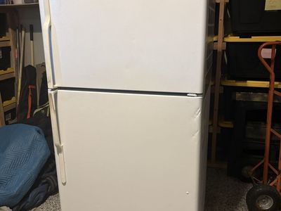 22 CuFt GE Top Freezer Refrigerator