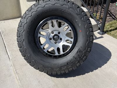 Jeep Wrangler Gladiator Rims and Tires 315/70R17