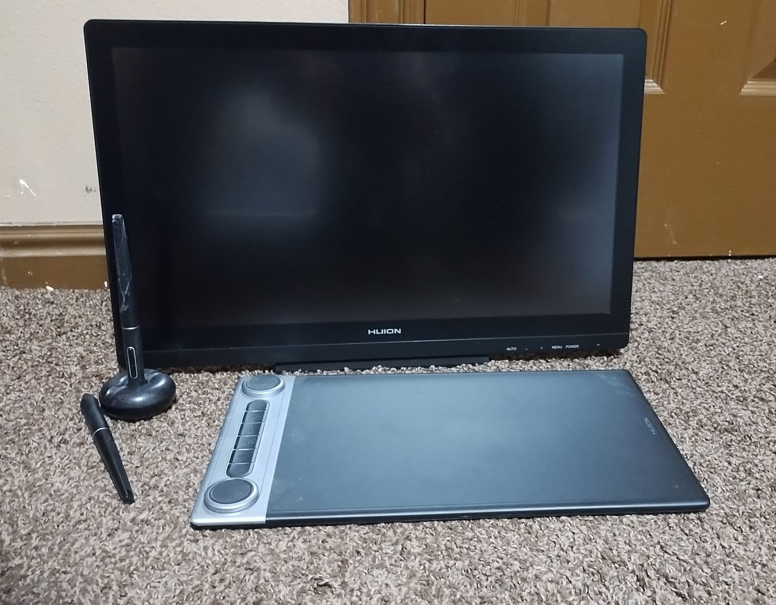 Huion Kamvas GT-191 V2 + HUION Inspiroy Dial 2 — Excellent Condition — $250