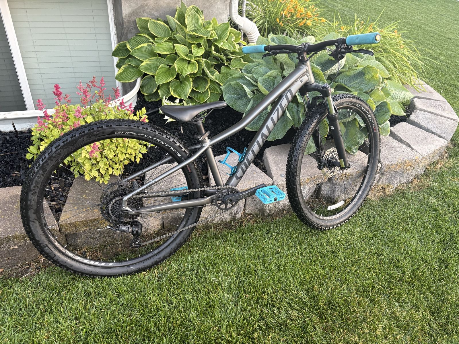Specialized Fuse Comp 27.5” Mountain Bike - Gray/Blue, Ground Control Tires
