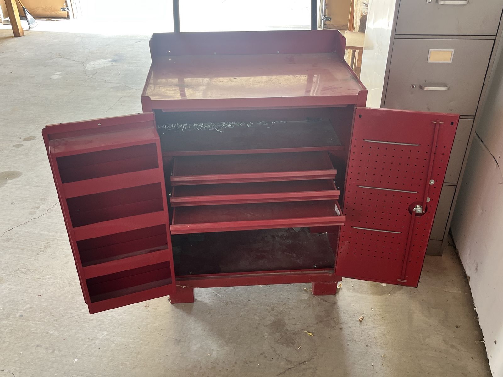 Rolling tool box 