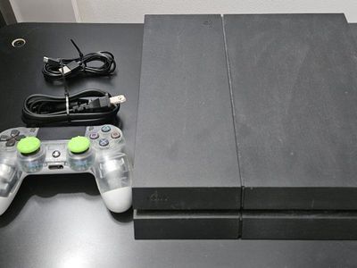 PS4 / Playstation 4 with Controller
