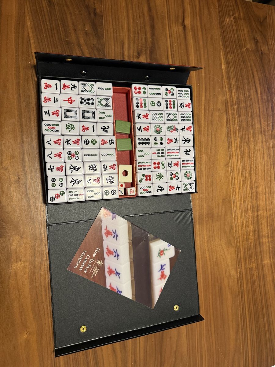 Mahjong set