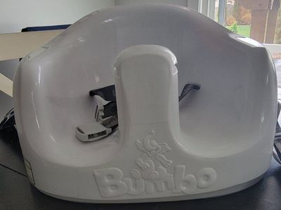 Bumbo Seat with Straps