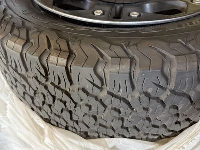 5 XD series wheels and tires 275/60/20 really good condition 5/150 bolt
