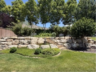 Landscape / Retaining Boulders for Sale from Large Matching Retaining Wall