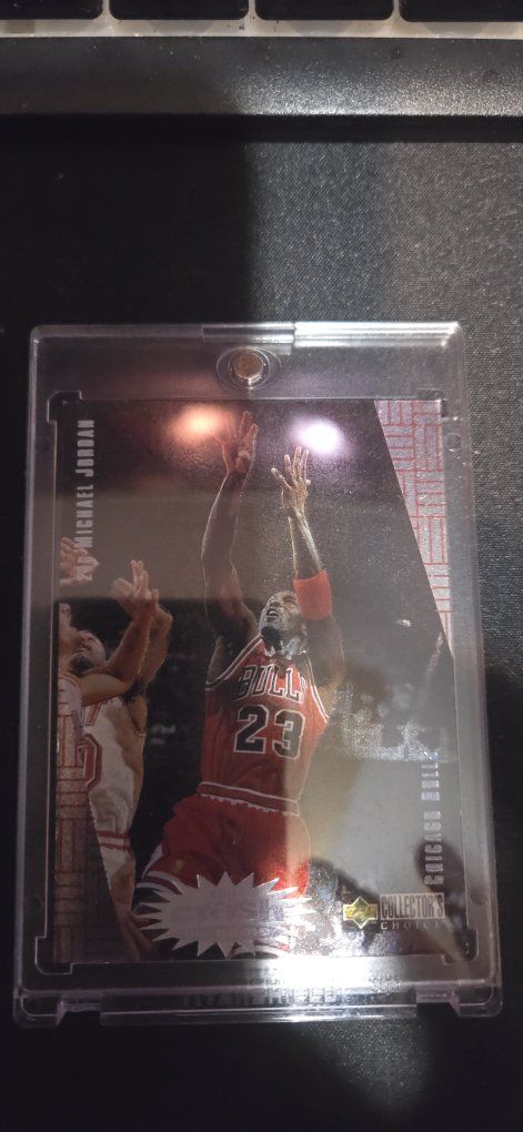 1997-98 Upper Deck Collector's Choice Michael Jordan Crash the Game R30 holofoil Chicago Bulls