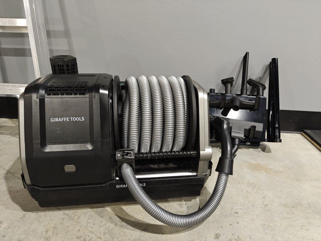 Wall mounted shop vac w/ retractable hose