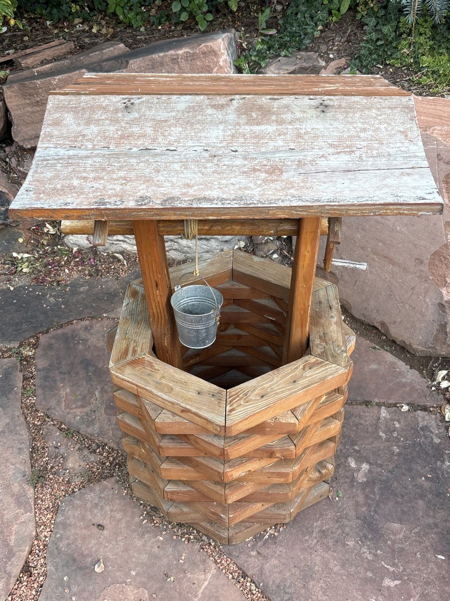 Wooden Wishing Well Outdoor Garden Decor with Metal Bucket - Rustic & Charming Accent
