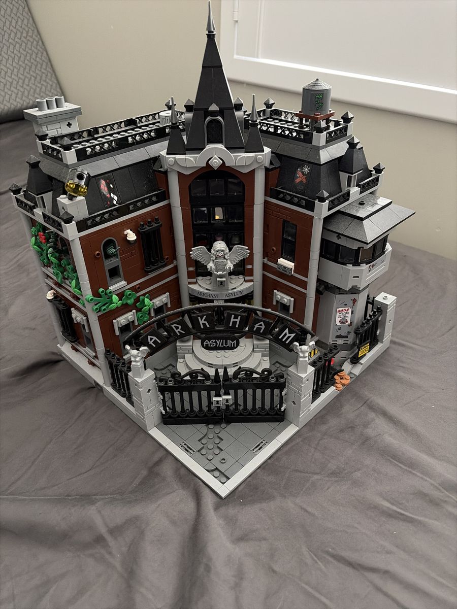 LEGO Arkham Asylum (no minifigs)