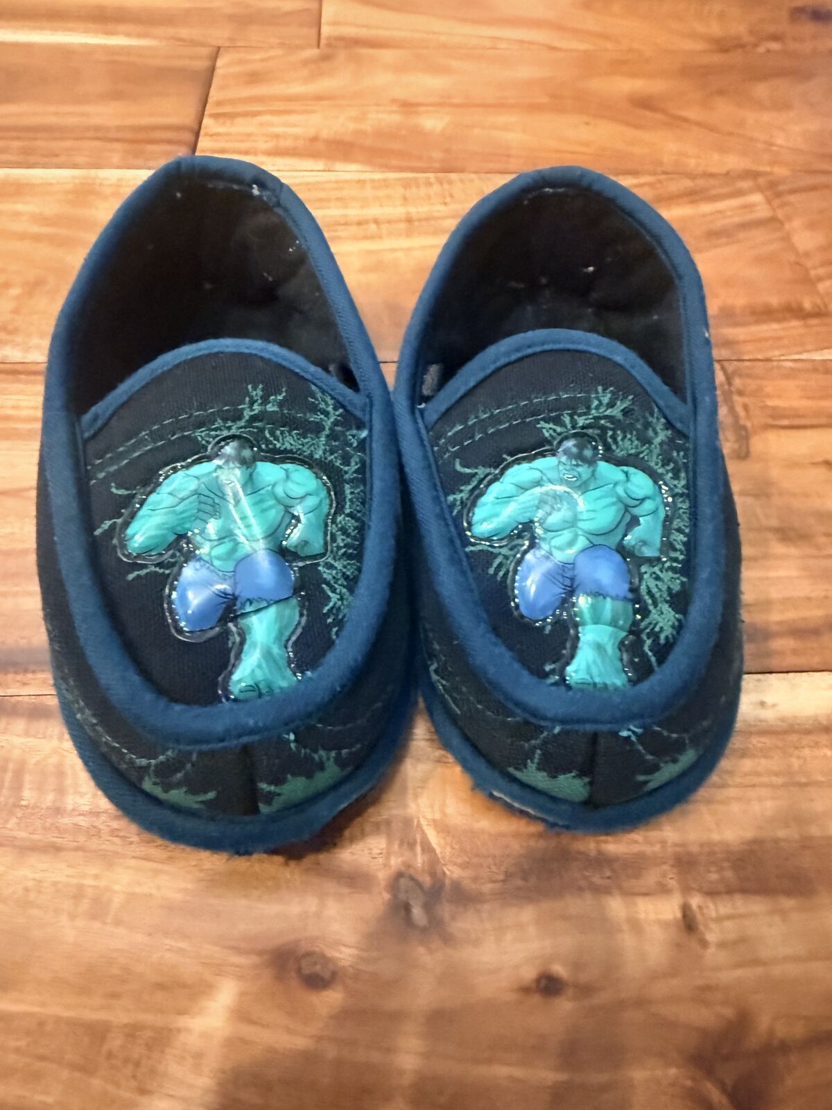 Boys Size 11/12 Hulk Slippers