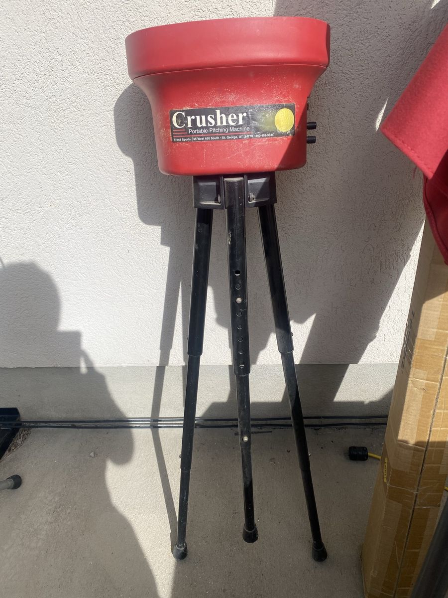 Crusher small ball pitching machine