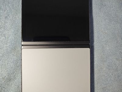 Samsung Galaxy Z Flip5 512GB – Gray – Unlocked – Mint + Case & Screen Protector