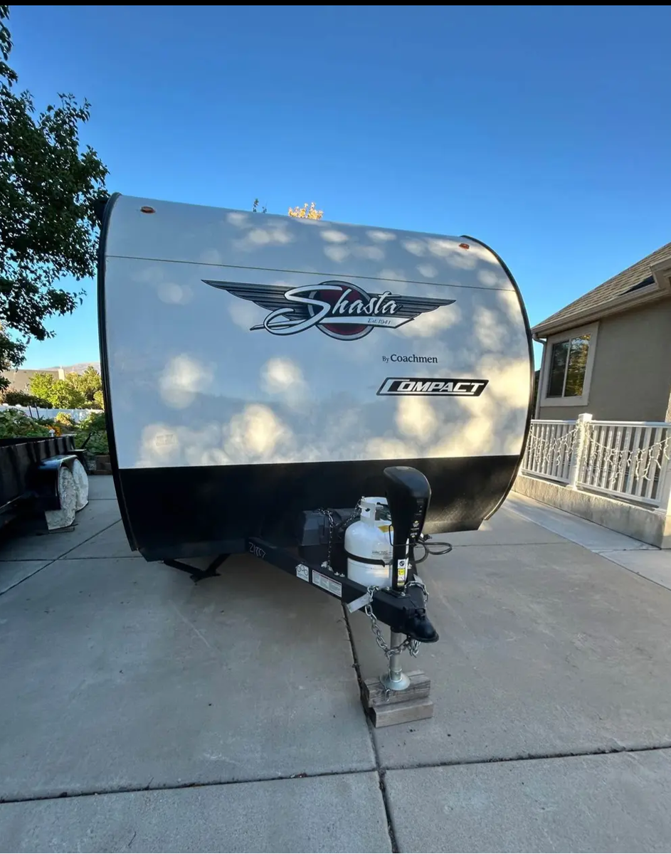 2024 Shasta Model 16RE Compact Trailer