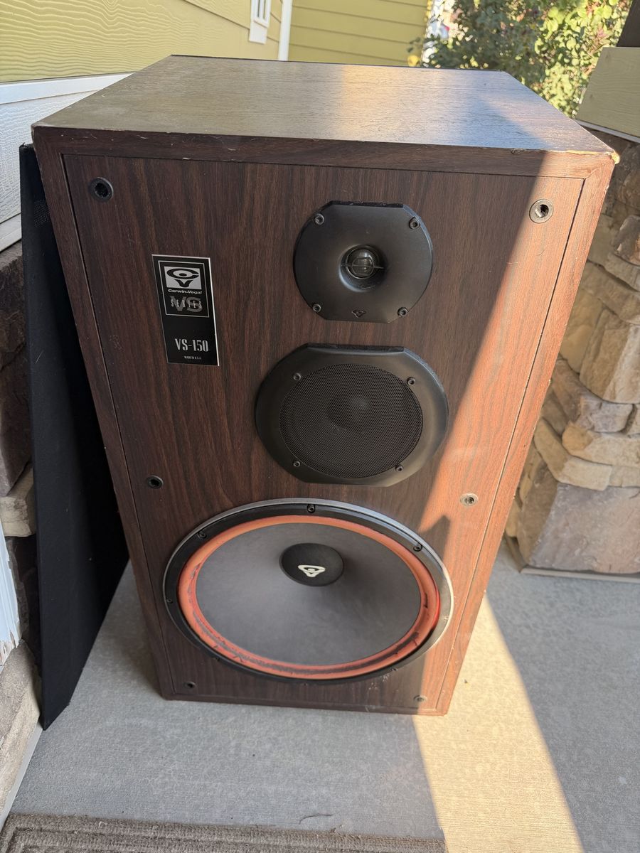 Set 2 Cerwin-Vega VS-150 Floor Standing Speakers - Vintage Audio