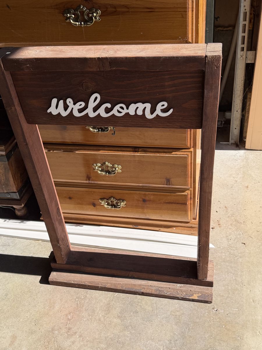 Welcome plant hanger