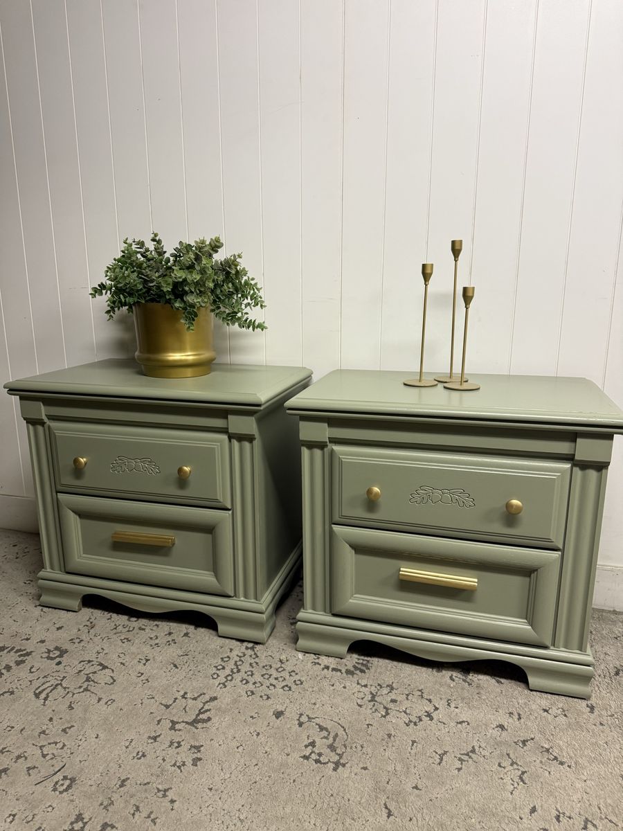 Broyhill nightstand set