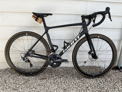 2021 Giant TCR Advanced Disc. 55 M/L. Carbon Wheels, Power Meter.