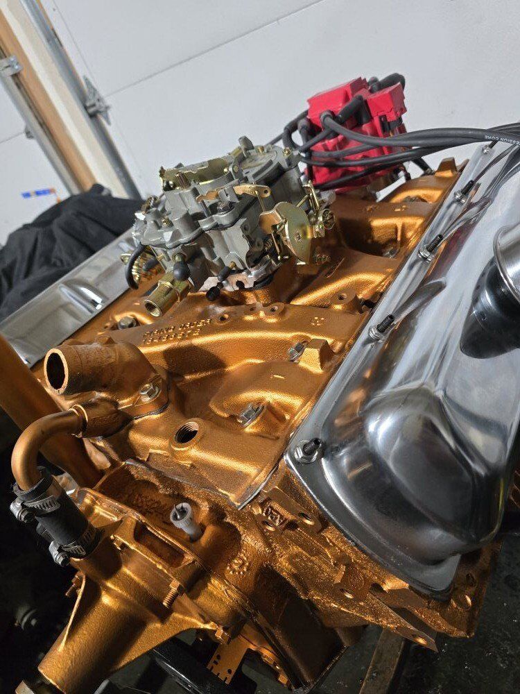 425 OLDSMOBILE ENGINE REBUILT C HEADS, EDELBROCK C