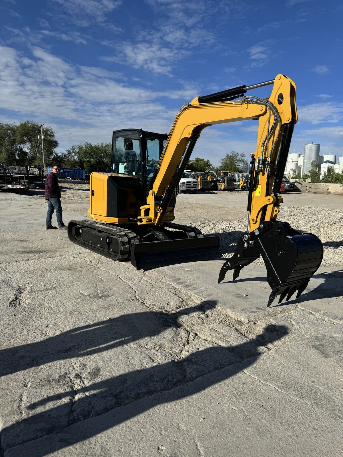 Cat 305 Excavator – 12,400 lbs Rental