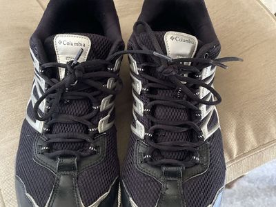 Columbia Black & Silver Mesh Athletic Sneakers Running Walking Shoes for Women 9.5