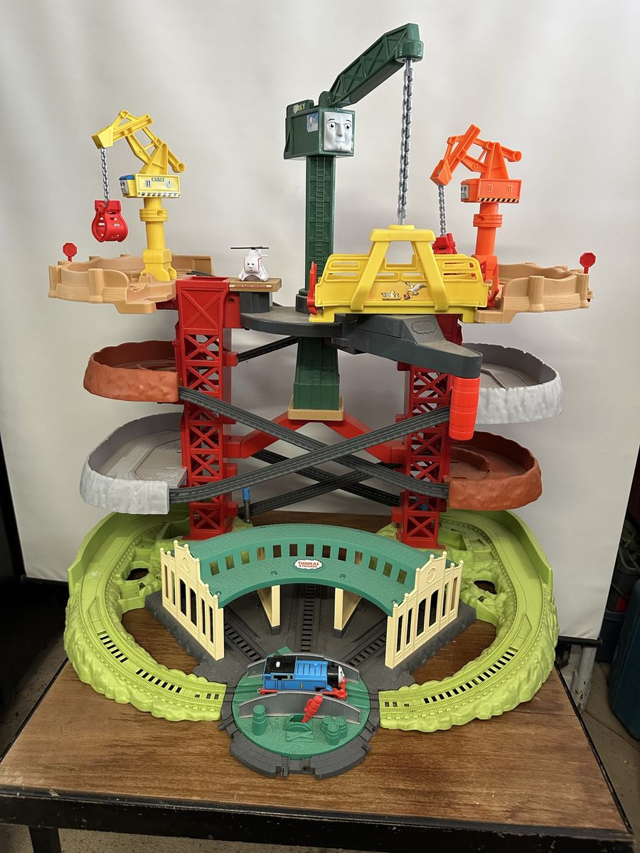 Fisher-Price Thomas & Friends Super Station Train Set with Cranes and Thomas Engine