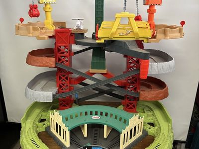 Fisher-Price Thomas & Friends Super Station Train Set with Cranes and Thomas Engine