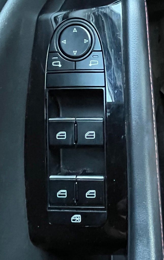 Main image 6